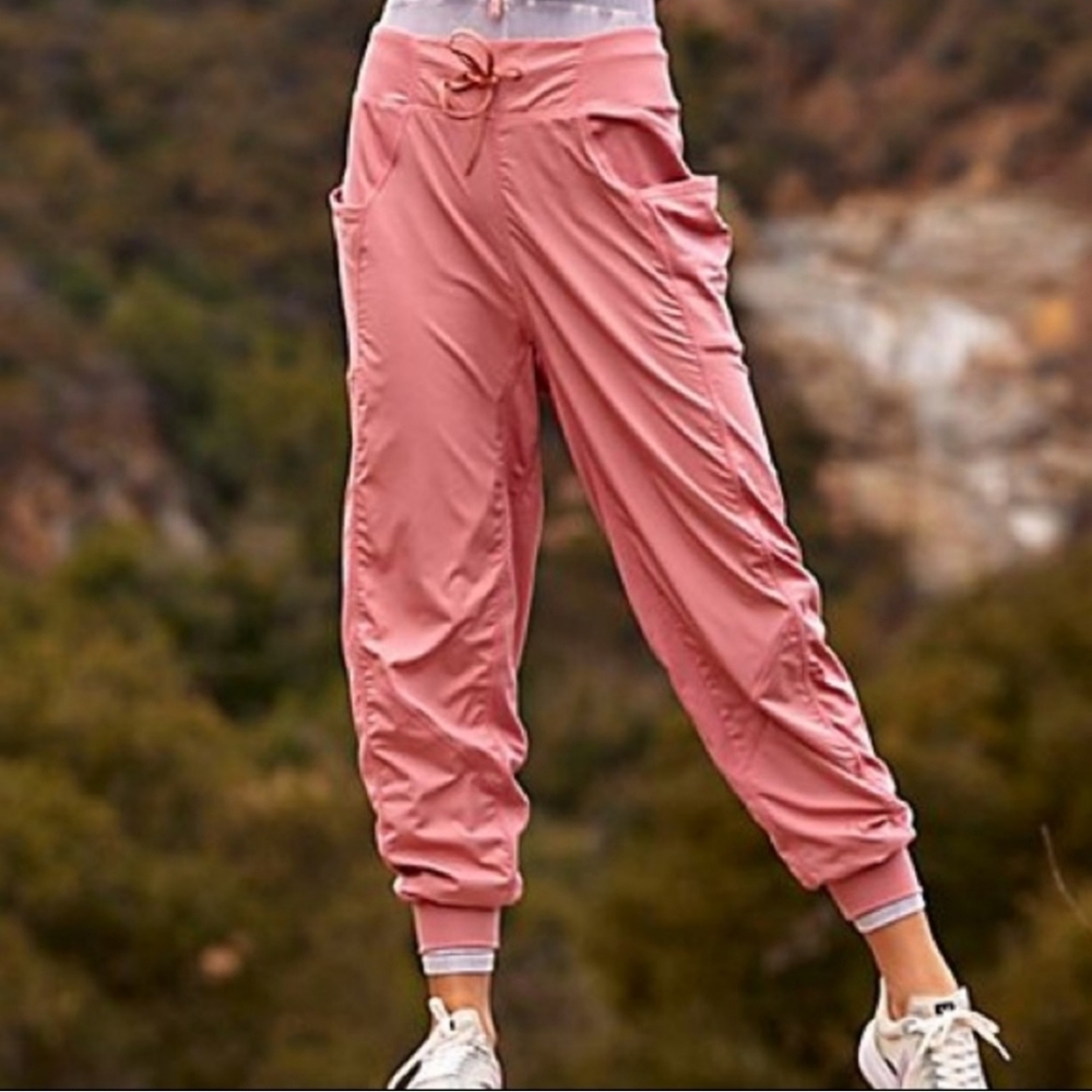 Free People Movement Color Me Happy Solid Joggers In Rose Size Medium - Picture 2 of 6